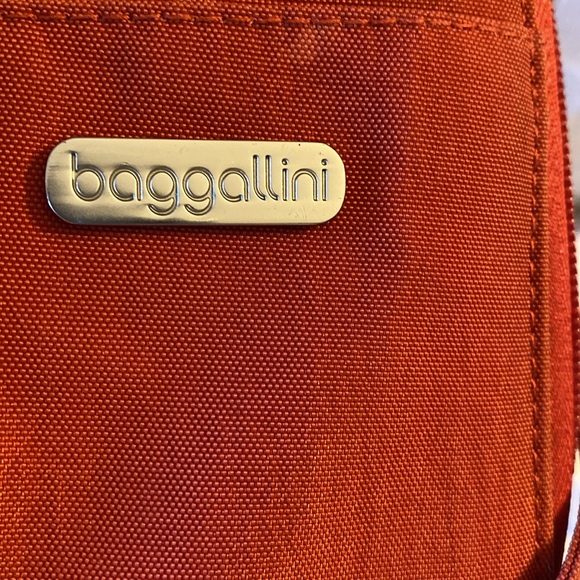 Baggallini Wristlet Pre-owned Approximately 6" H & 4" W Holds Cash/Credit Cards - Picture 5 of 9